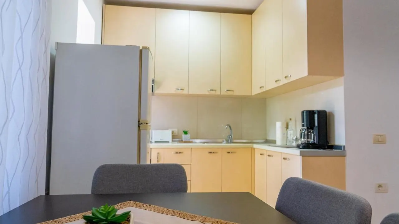 Easy Living Apartment Тирана 0*,
